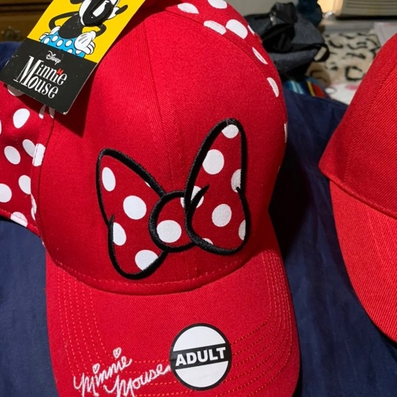 Disney’s Minnie Mouse licensed ball cap & shorts - Picture 3 of 5